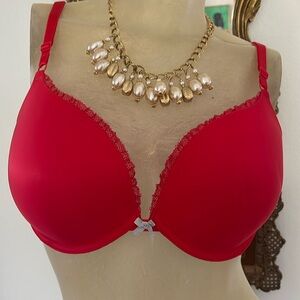NWT Victoria’s Secret Pushup Bra 38C
